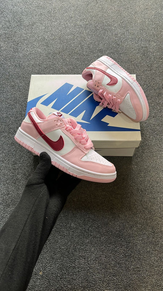 Nike sb dunk  Spl editions for her ( First Copy) ( Prepaid Only)